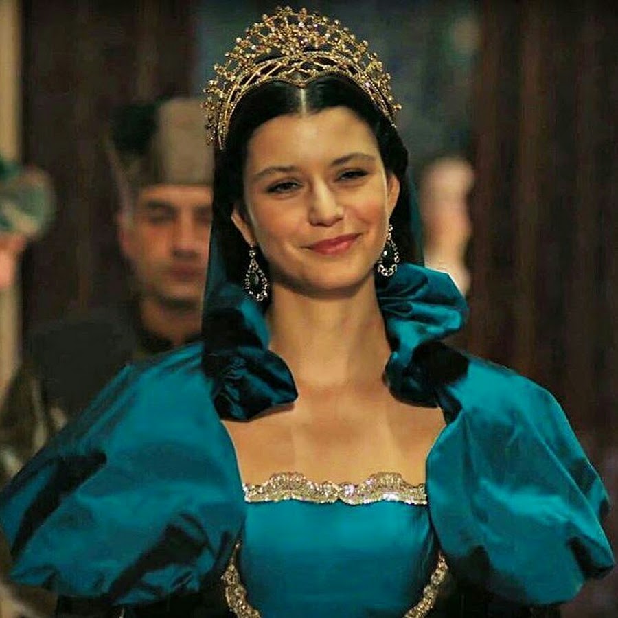 Берен саат кёсем. Кесем титул. Кесем титул. Кесем в красном платье берен саат. Мелексима хатун актриса.