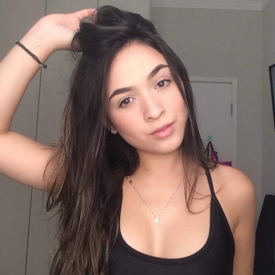 Giovanna Vieira YouTube channel avatar