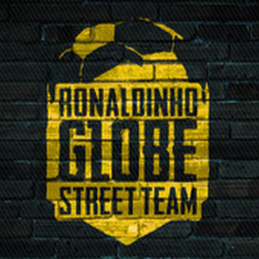Ronaldinho Globe Street