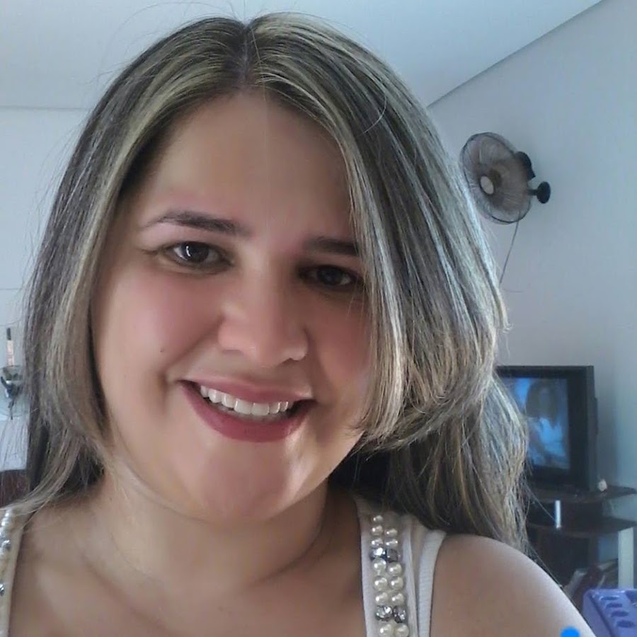 Ana Paula Gomes YouTube channel avatar