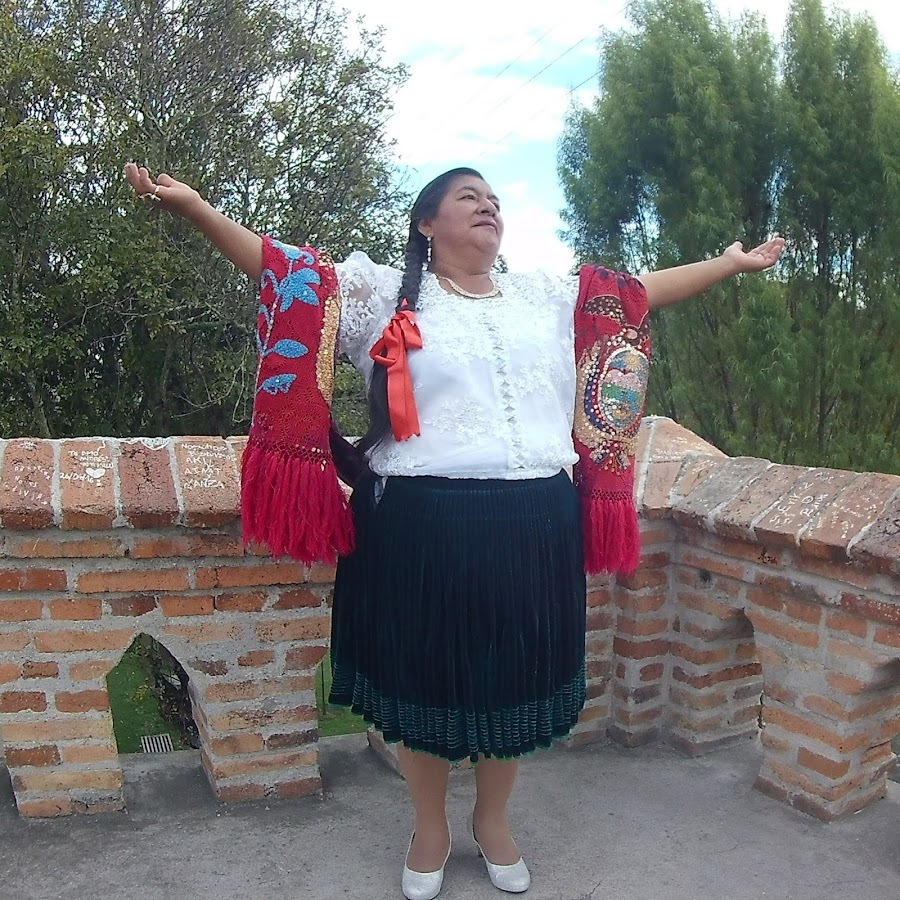 Julia Quisi La Cholita Cantora YouTube channel avatar