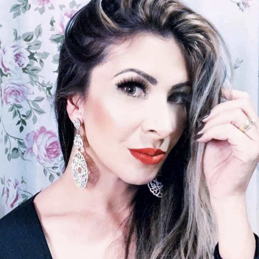 Karla Henequim Makeup YouTube channel avatar