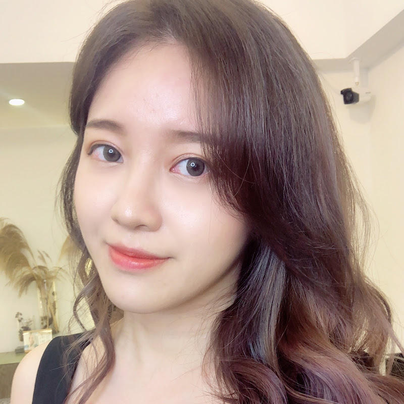 莫亞 MoyaMakeup - 網紅的藏寶箱 