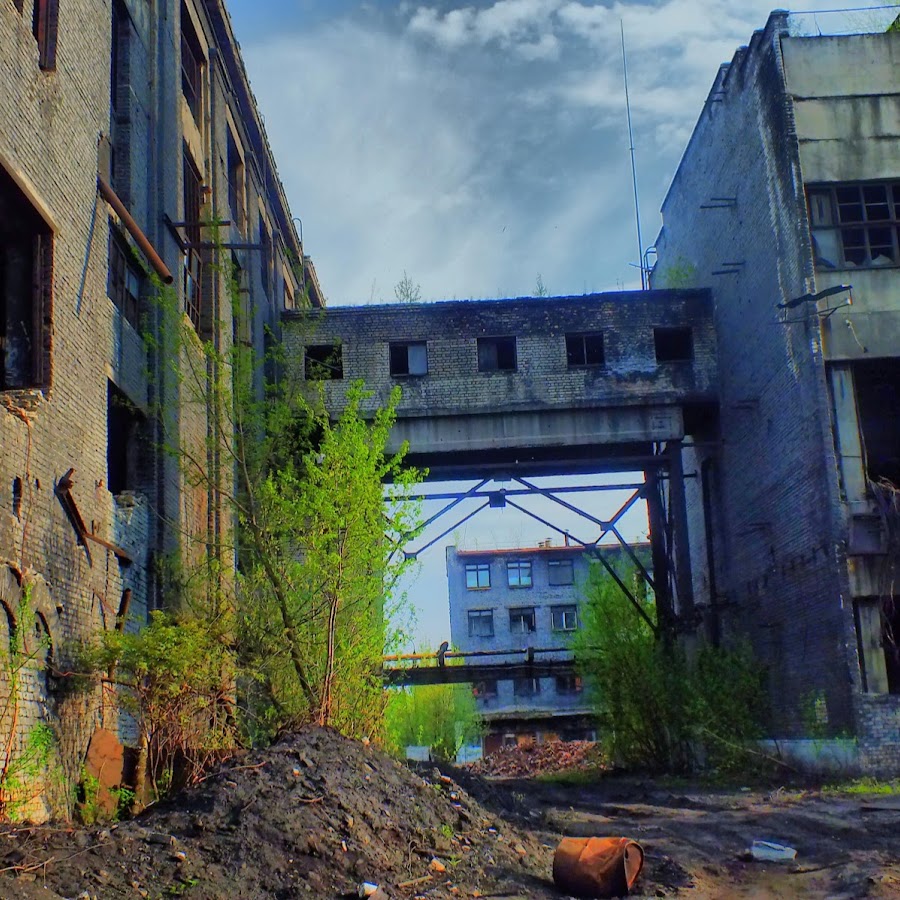 заброшенные заводы россии. и. промзона заброшка москва. заброшенный завод зил в москве. разрушенный завод.