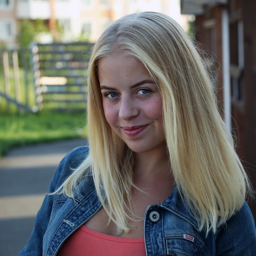 Olia Vesna YouTube channel avatar