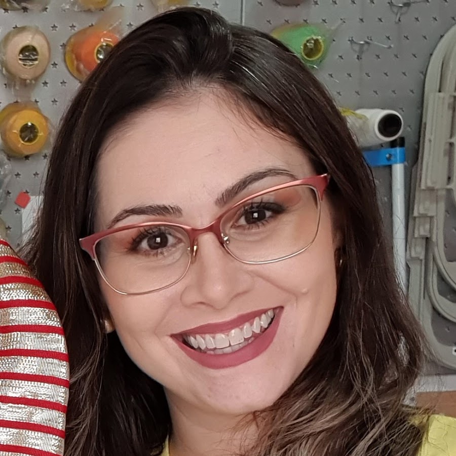 Renata Nogueira YouTube channel avatar