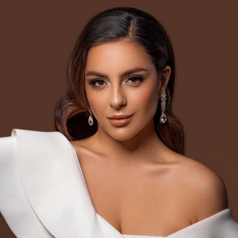 Daniela Flores YouTube channel avatar