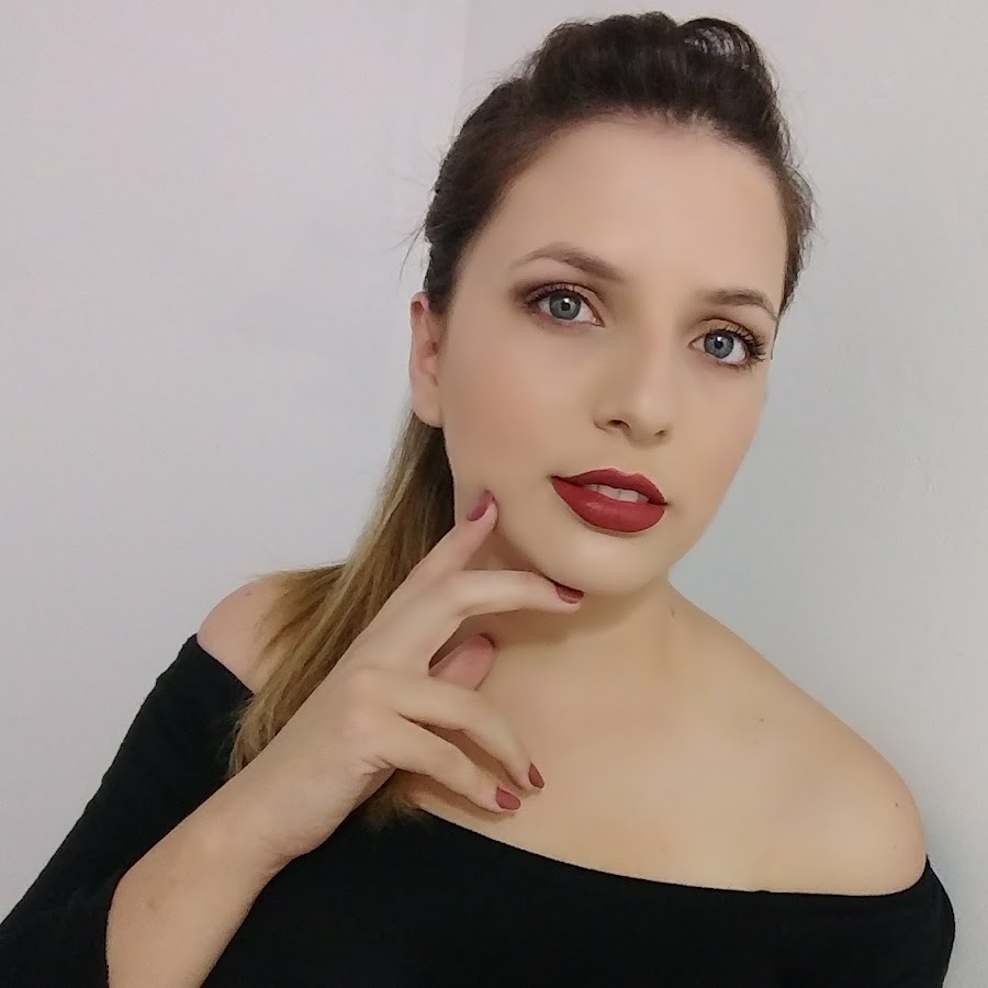 Fernanda Sampaio YouTube channel avatar