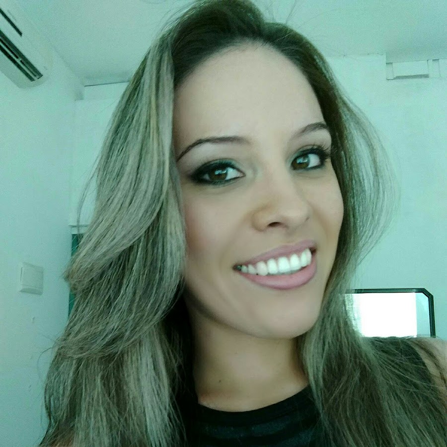 Mariana Colatino YouTube channel avatar