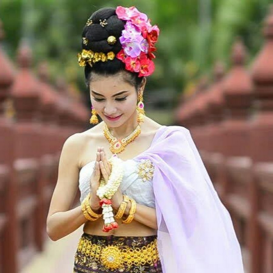 Тайцы видео. Тайская девушка в национальном костюме. Тайки в Тайланде. Красивые тайские девушки. Тайские девушки красивые современные.