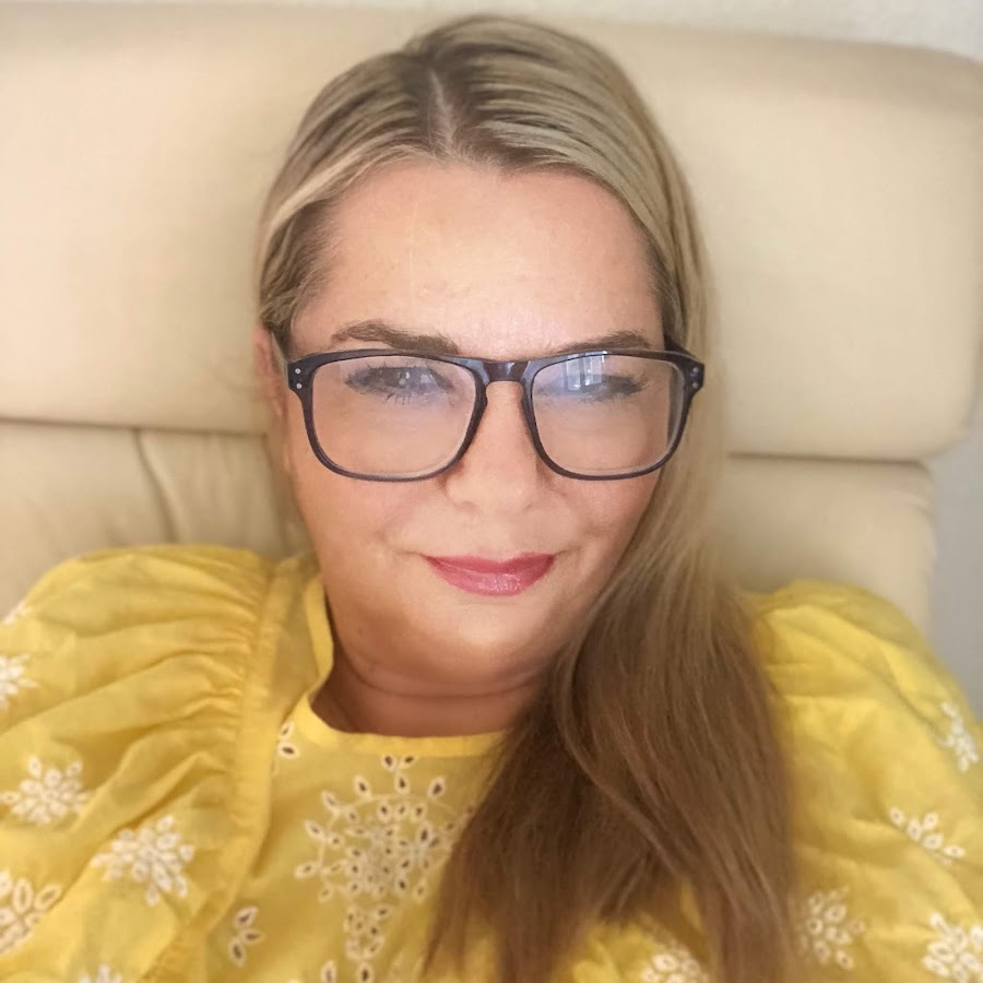 Queeniechi Says Cook YouTube channel avatar