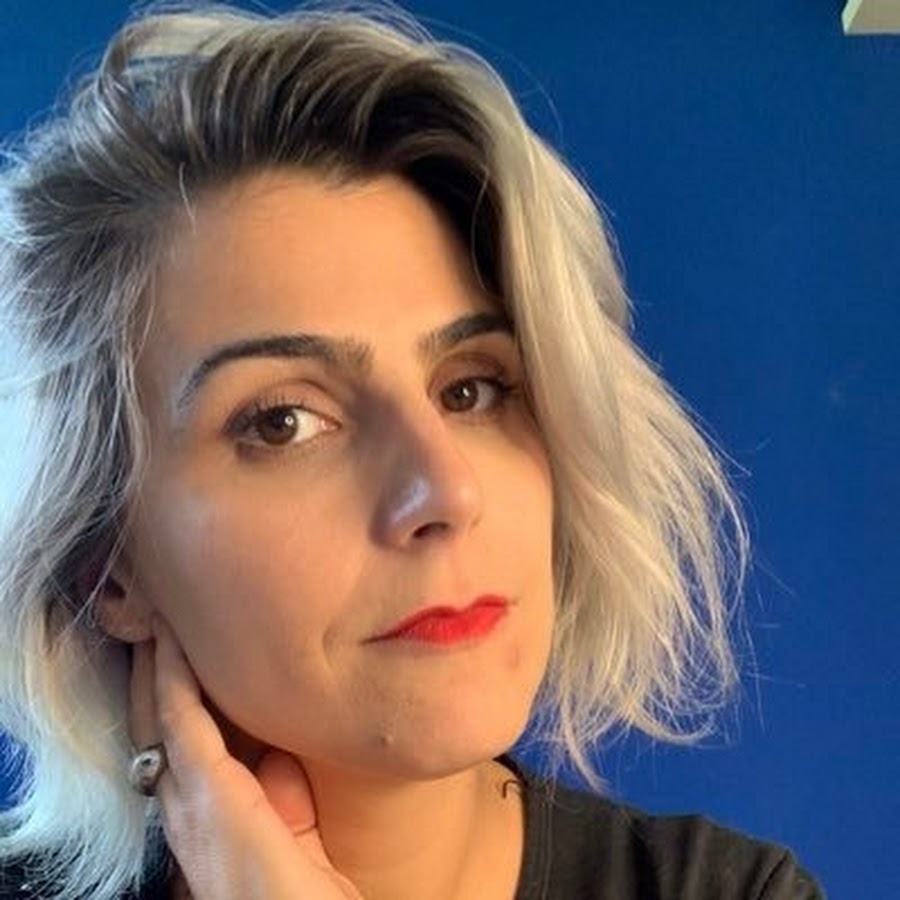 Manuela d'Ãvila YouTube channel avatar