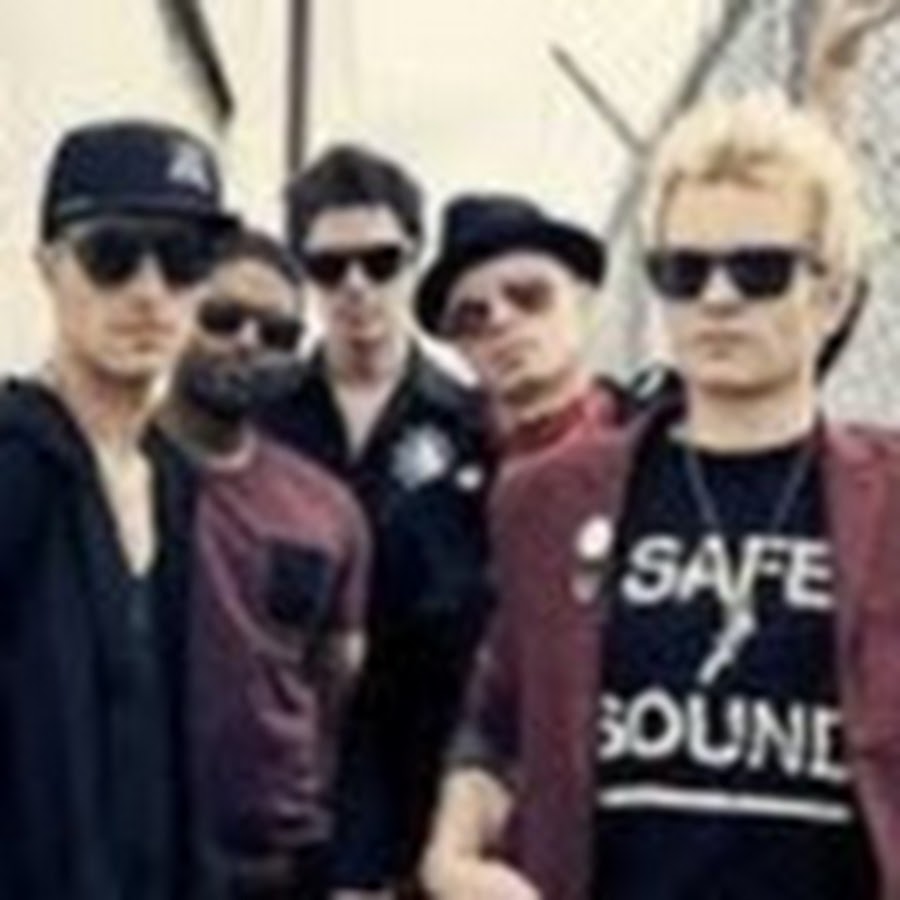 Sum 41 гитары. Sum 41 heaven. Sum 41 фото группы. Группа sum 41. Sum 41 фото 2022.