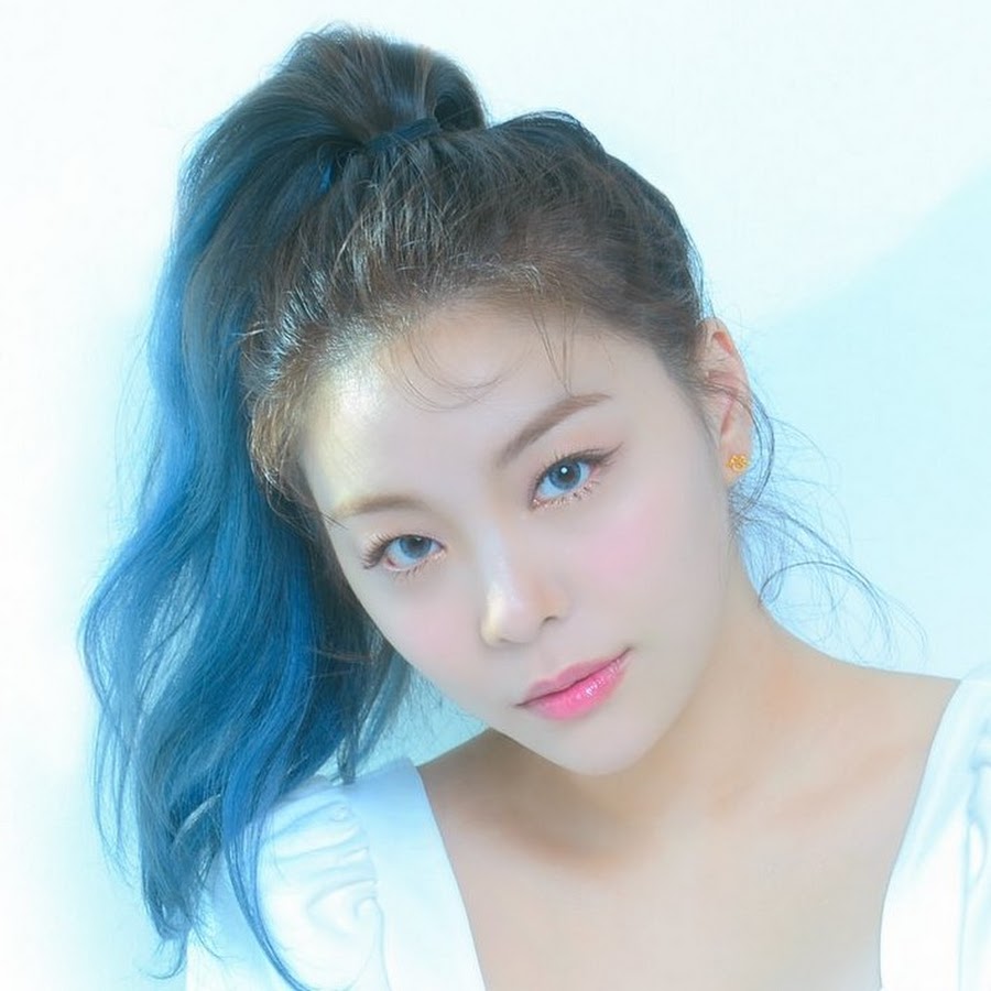 aileeany YouTube channel avatar