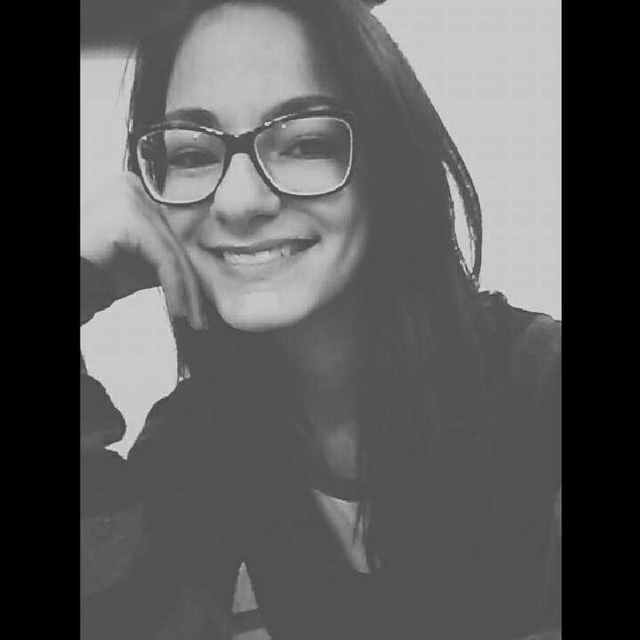 Vivian Larissa Rodrigues YouTube channel avatar