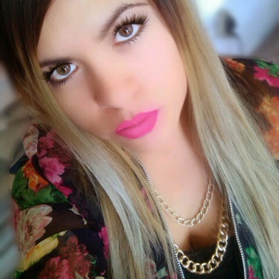 Ana Venegas YouTube channel avatar