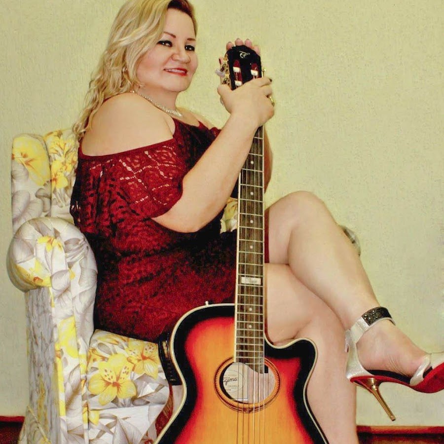 Cantora- Fa Oliveira