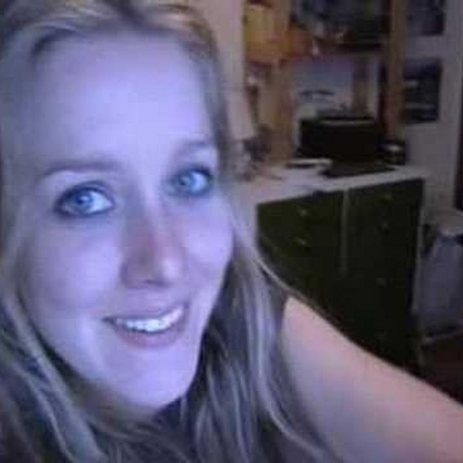 LouisePaxton YouTube channel avatar