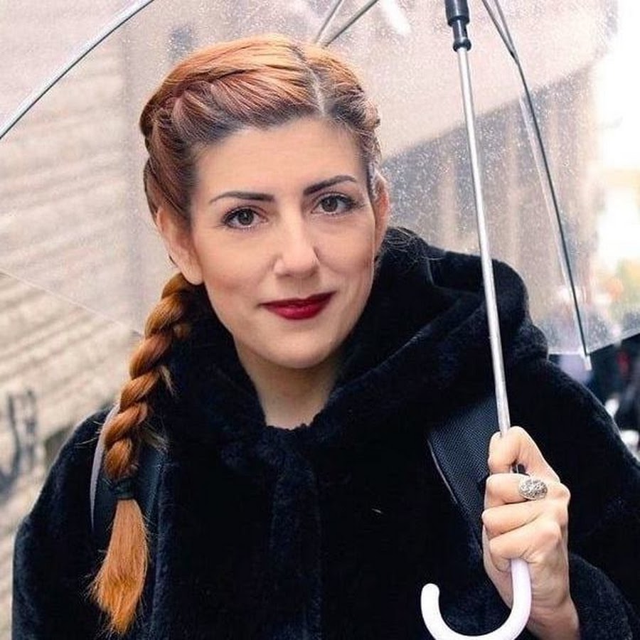 Dafni Kalogeropoulou رمز قناة اليوتيوب