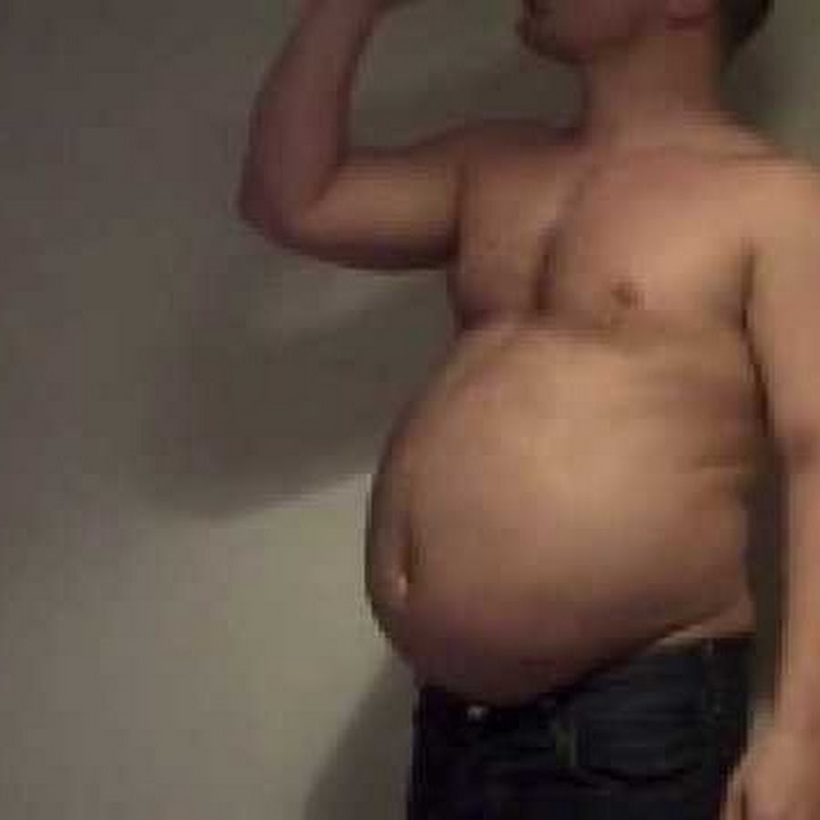 Парня в живот видео. Толстый живот у подростка. Мужской живот. Стаффинг мужского живота. Мальчики с большими животами.
