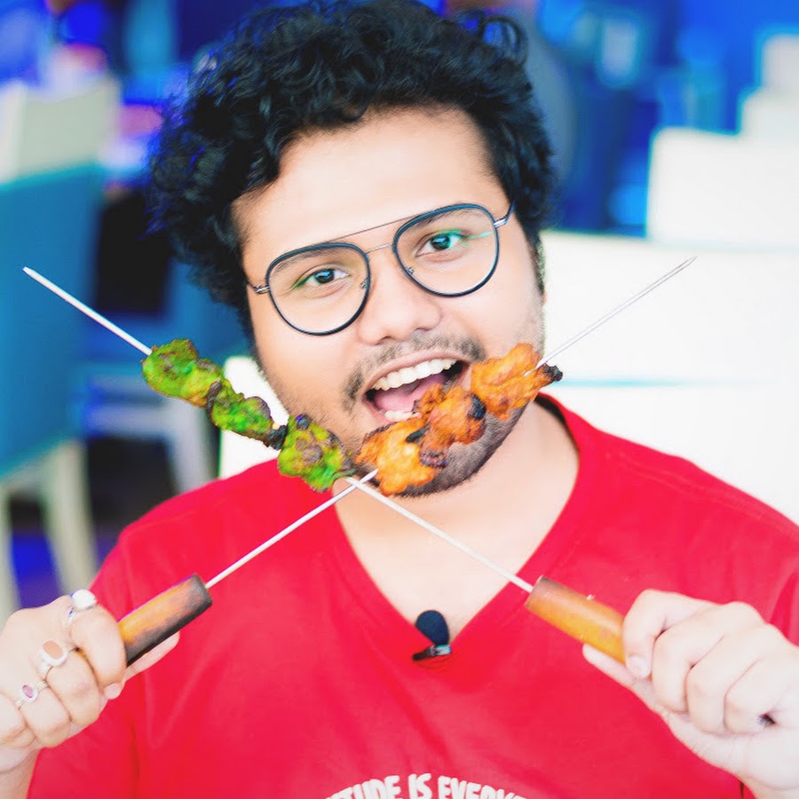 Foodie Traveller YouTube channel avatar