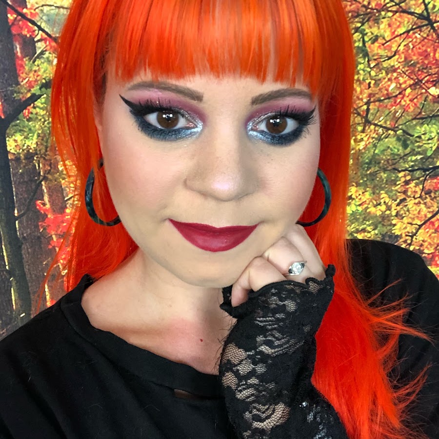 Annette's Makeup Corner YouTube channel avatar