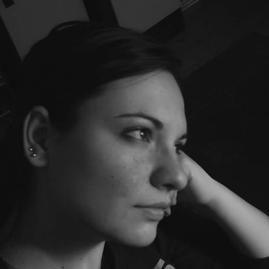 Maya Gluvakovich YouTube channel avatar