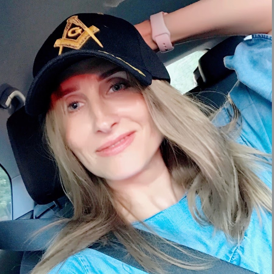 Anastasia Pesik YouTube channel avatar