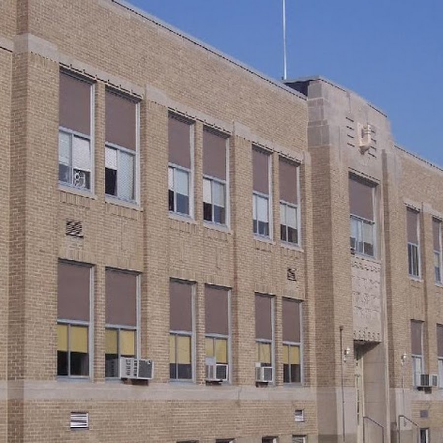 الثانوية السابعة عشر بالمدينة المنورة