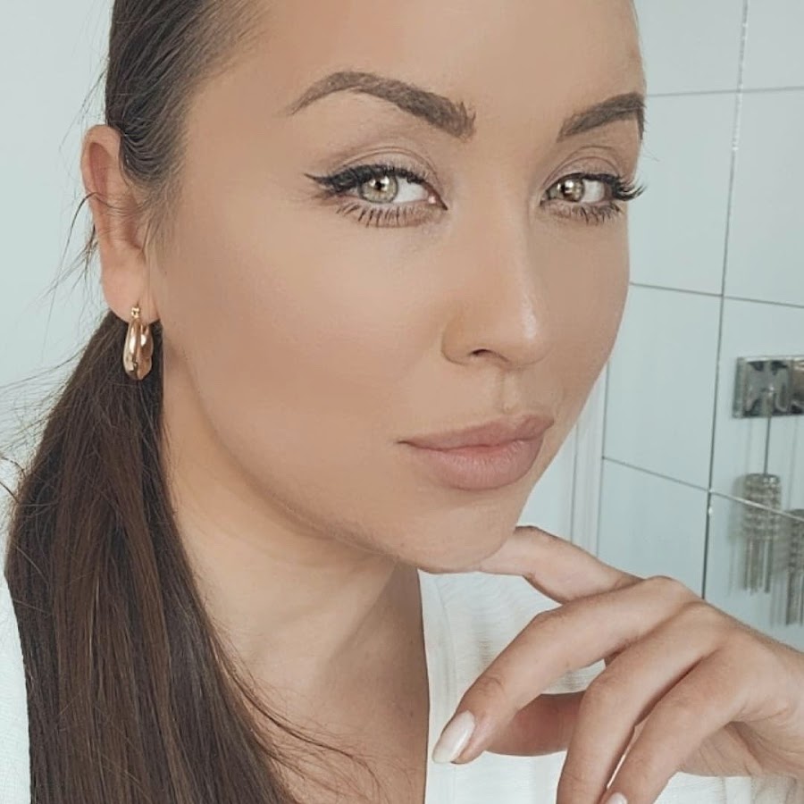 Ekaterina Ulyanoff Make-Up & Beauty Artist YouTube channel avatar