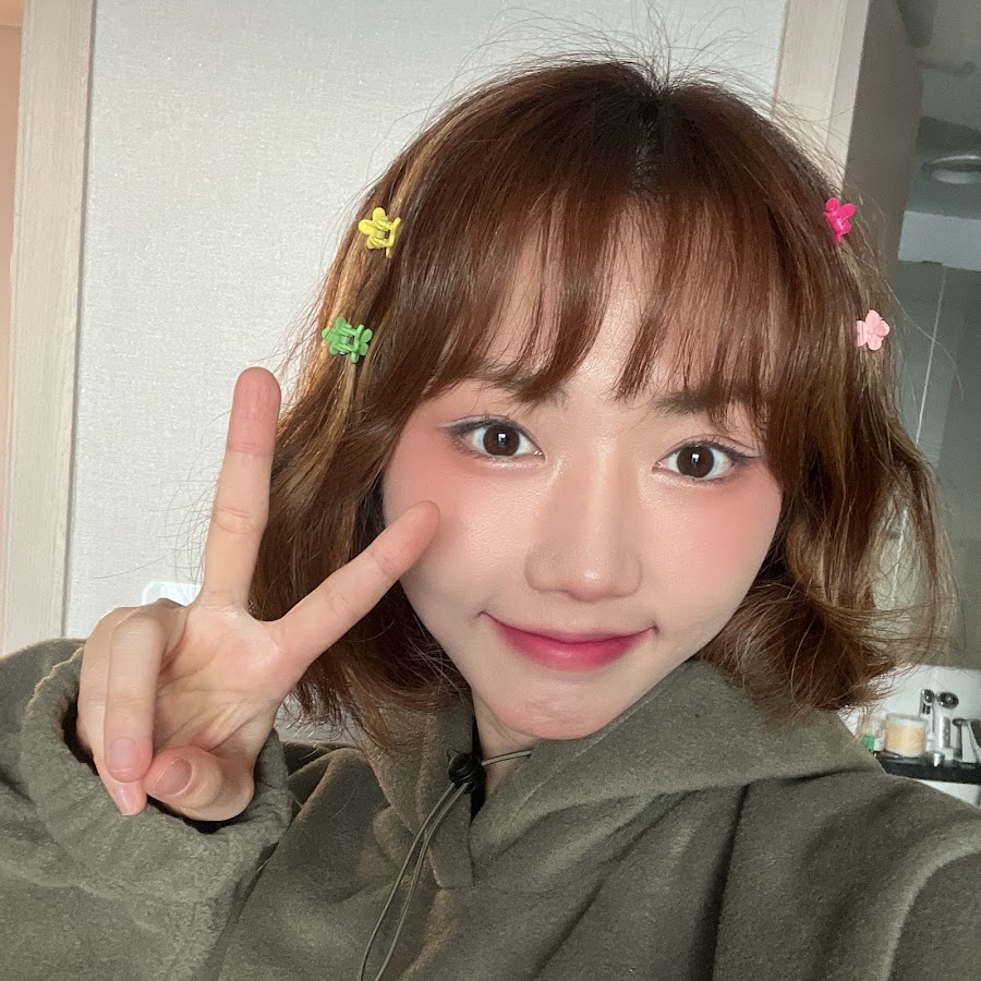 Boyoung's World YouTube channel avatar