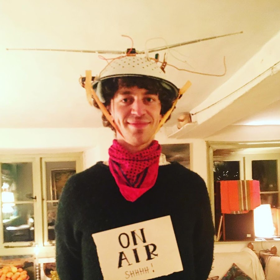 Cosmo Sheldrake رمز قناة اليوتيوب