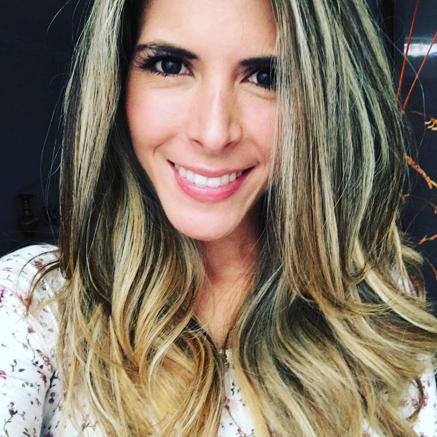 Laura Agudelo YouTube channel avatar