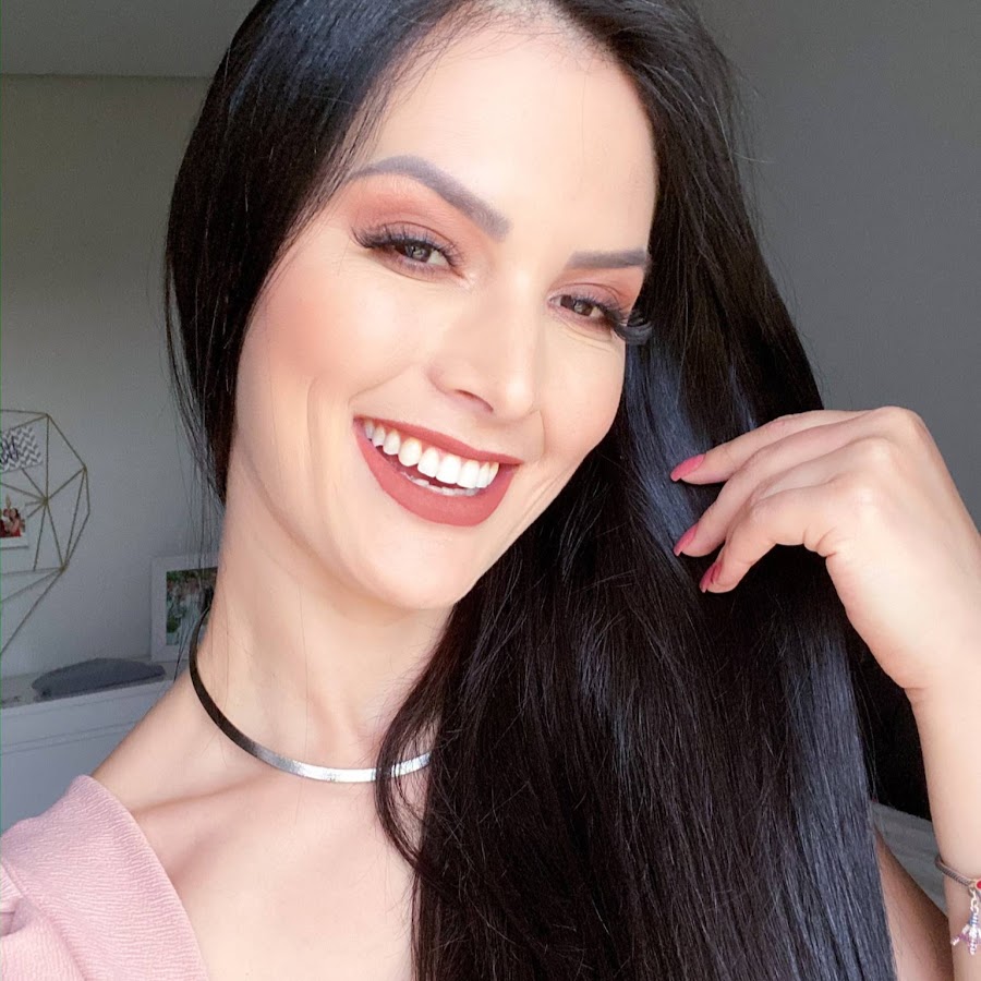 Julia Doorman Cabelos de Rainha YouTube channel avatar