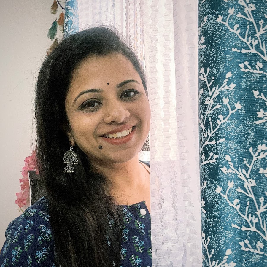Priya Saxena/Priyasi YouTube kanalı avatarı