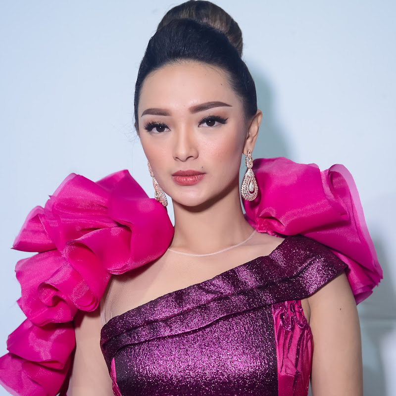 Zaskia Gotik Official