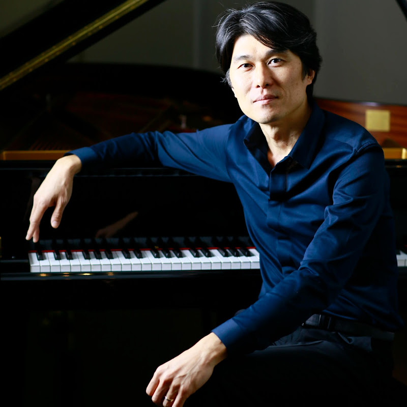 Takahiro Yoshikawa pianist