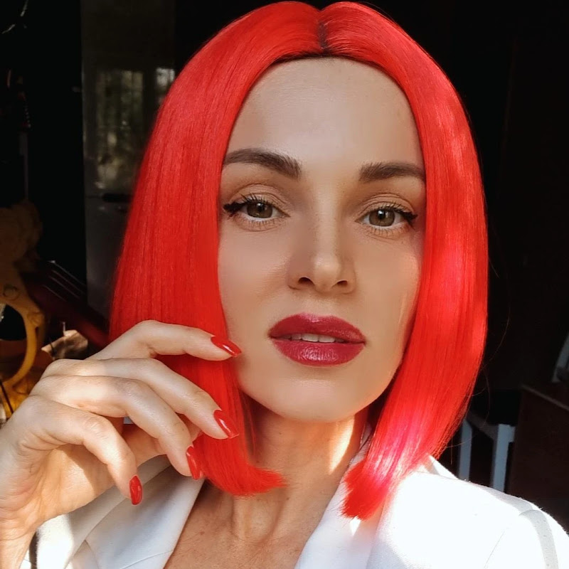 ANASTASSIYA AYUCHENKO Logo