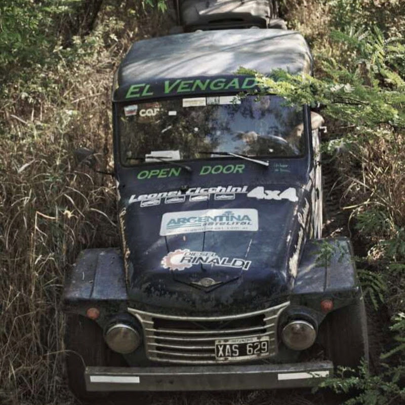 Los Ciuti y el Rastrojero Vengador