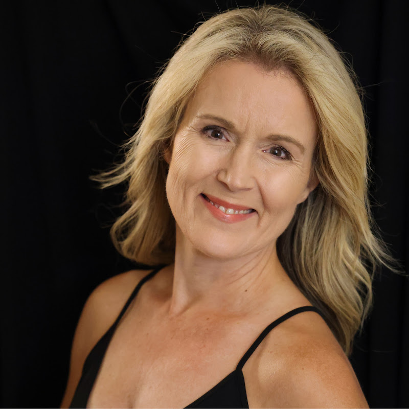 Sarah Starr (HappyYogaTV)