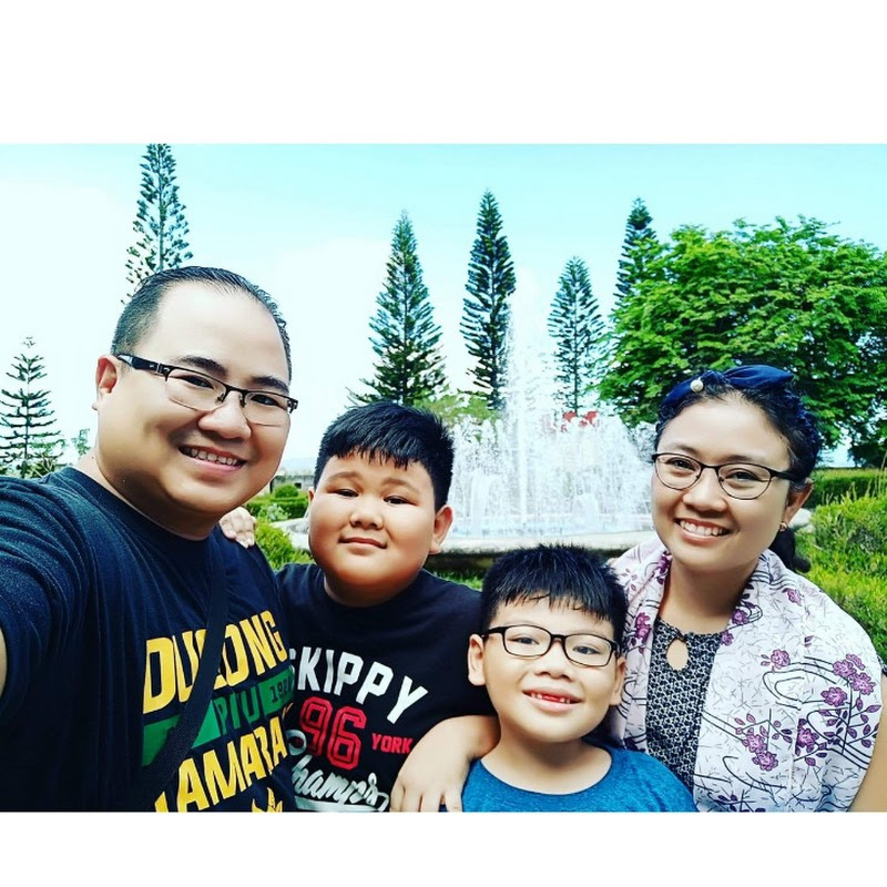 Mark the Family Vloggers