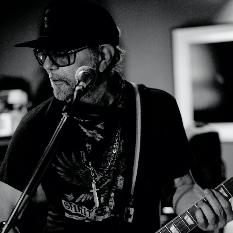 Daniel Lanois - Topic