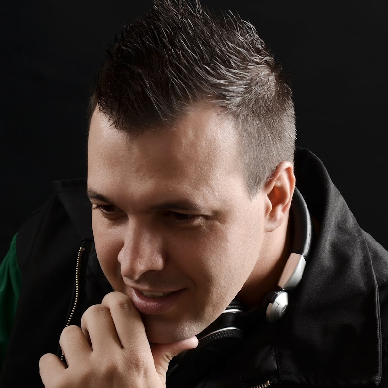 DJ Lee