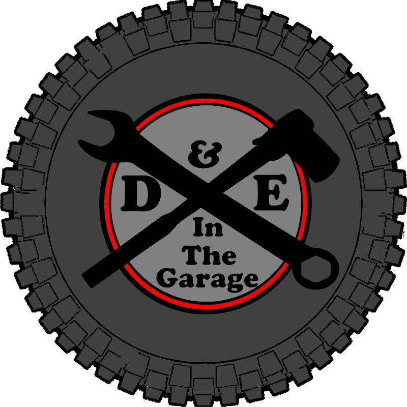 D&E In The Garage Logo