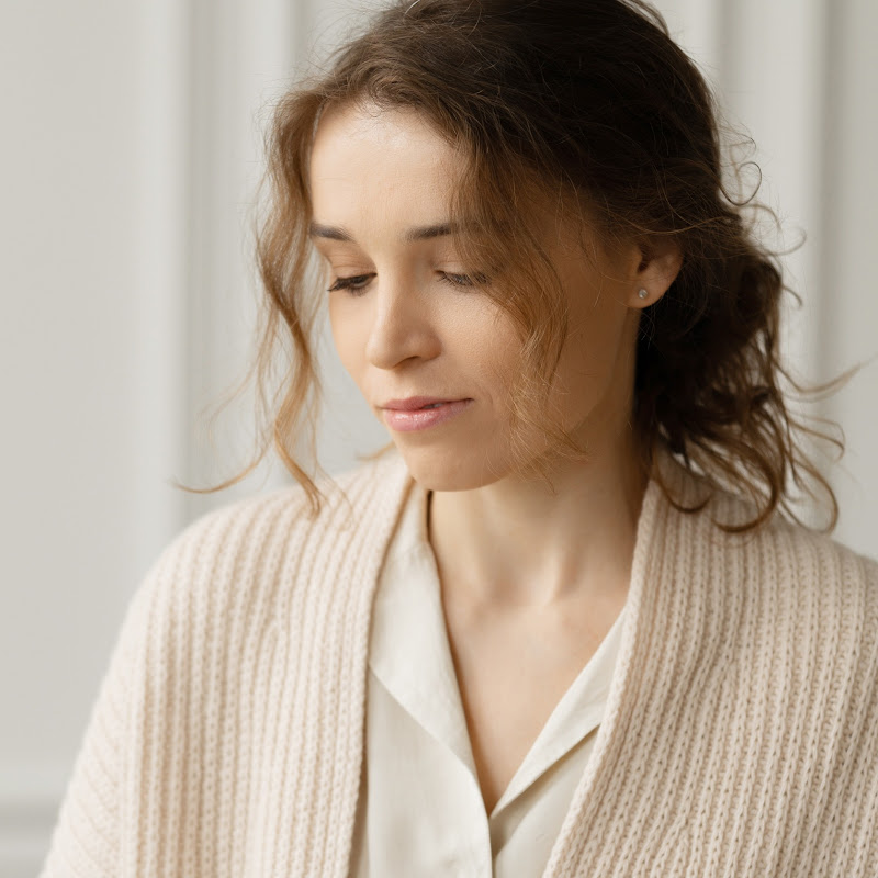 Helen Yakovleva Logo