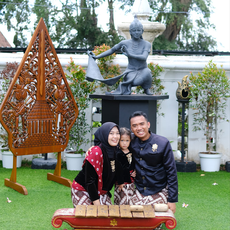 Hire Keluarga Wibowo — Travel & Adventure YouTube creator for sponsorships