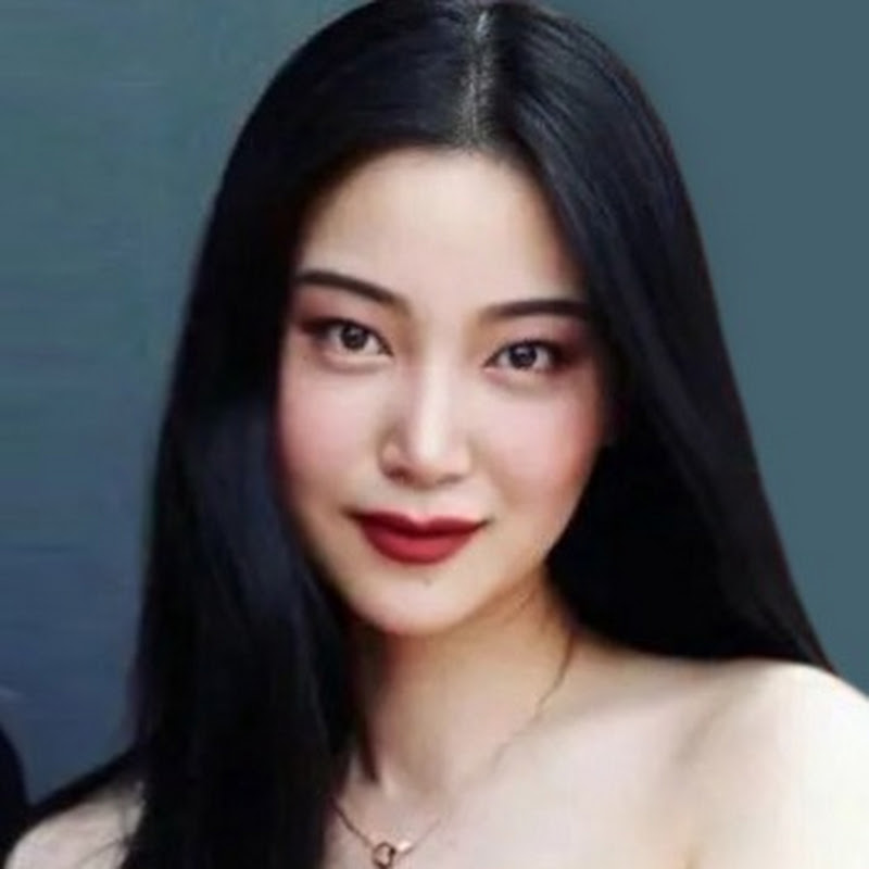 ishie模特能聊 Logo