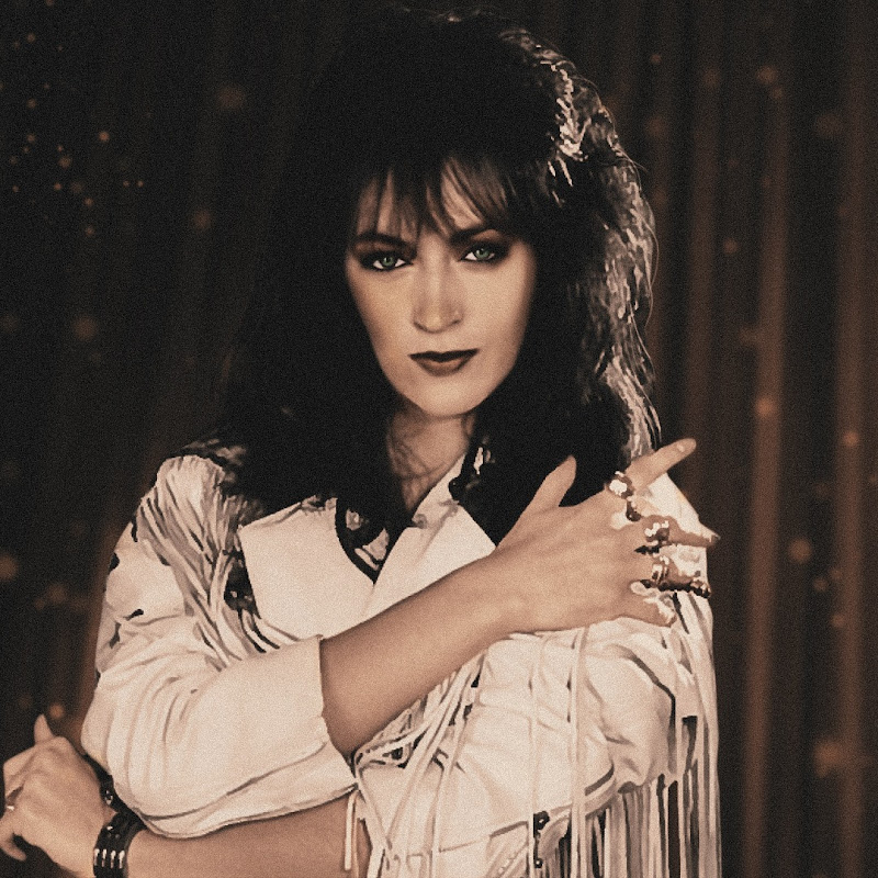 Laura Stoica - Topic