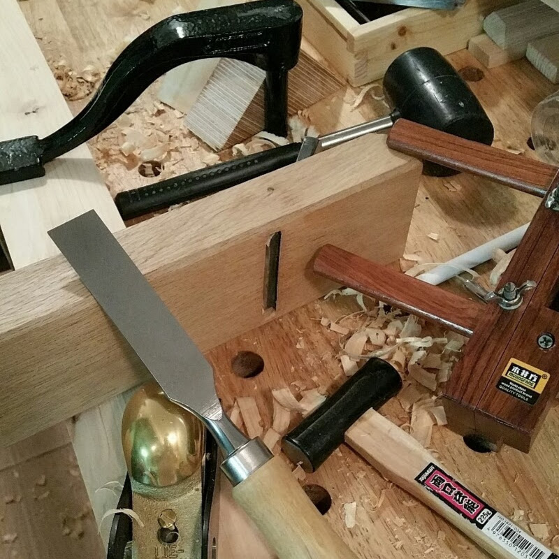 enjoying woodworking / 즐기는 목공 Logo