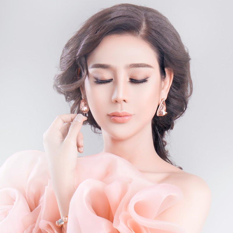 Lâm Khánh Chi Official